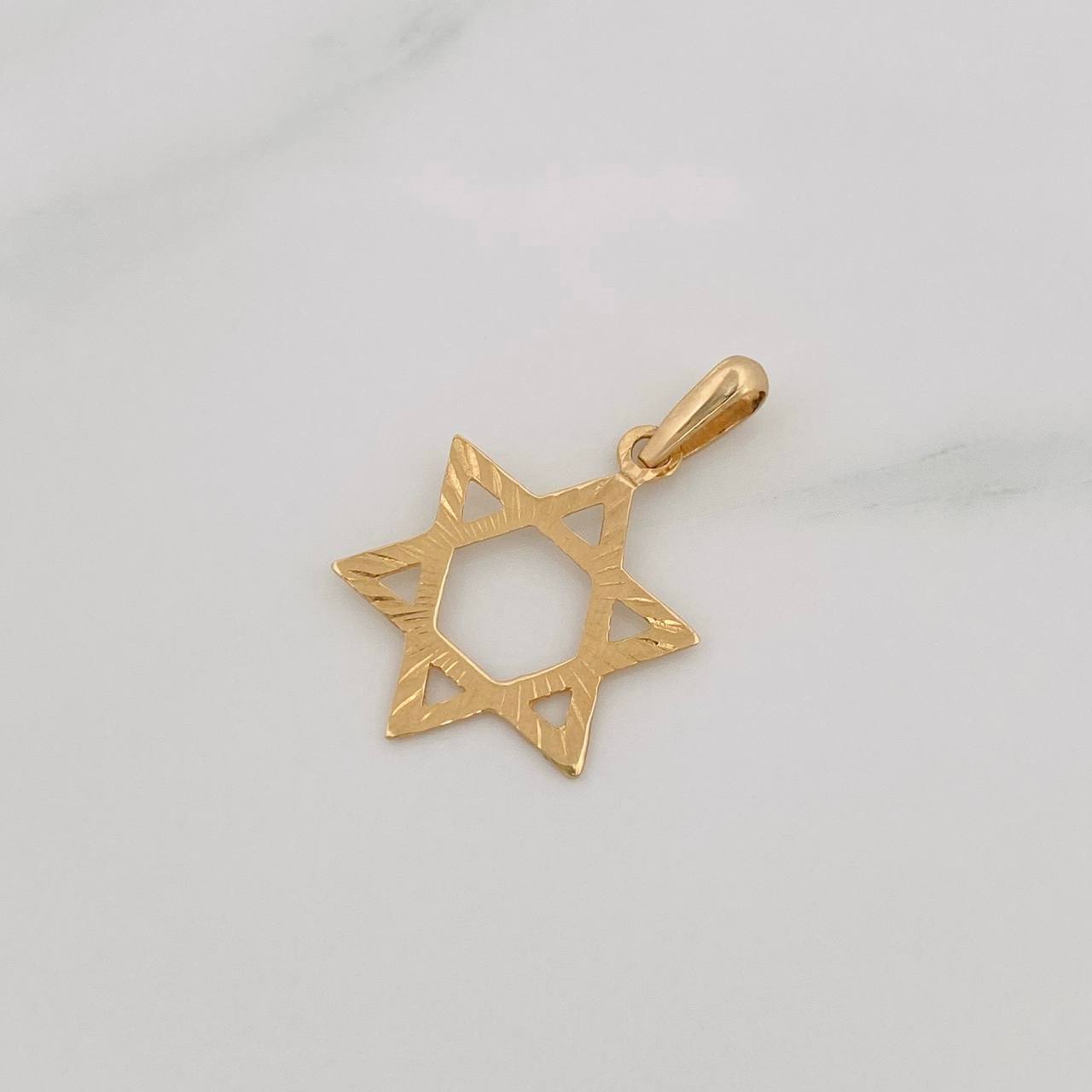 Dije Silueta Estrella 0.7g / 3.5cm Oro Amarillo 18K