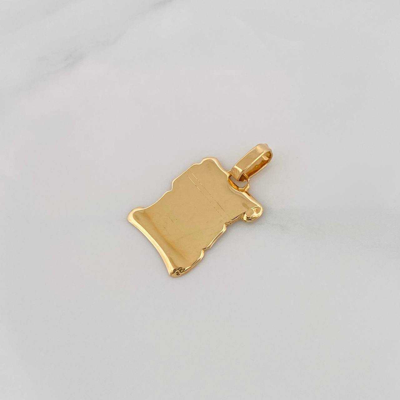 Dije Placa Pergamino 1.65g / 2.3cm Oro Amarillo 18K