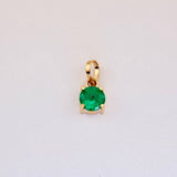 Dije Redondo Esmeralda 48Pts 0.5gr / 1.2cm / Oro Amarillo 18K $