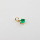 Dije Redondo Esmeralda 48Pts 0.5gr / 1.2cm / Oro Amarillo 18K $