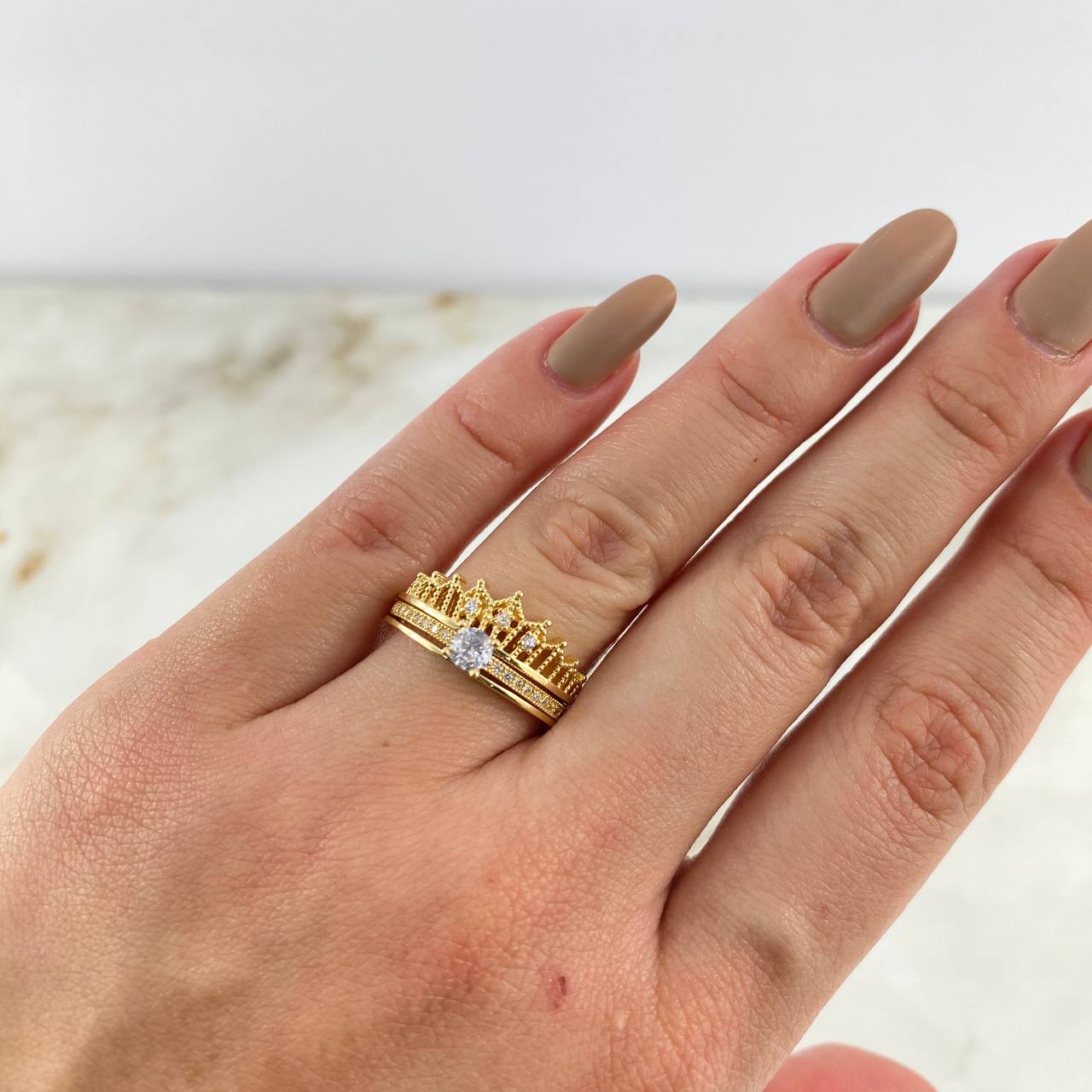 Anillo Solitario Corona 4.95gr / T8 1/2 / Circones Blancos Oro Amarillo ©