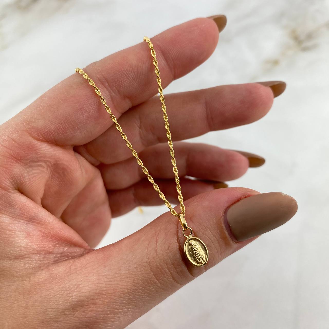Cadena Lazo 0.85gr / 45cm + Dije Virgen Guadalupe 0.3gr / 1.4cm Mate Oro Amarillo (Oferta)