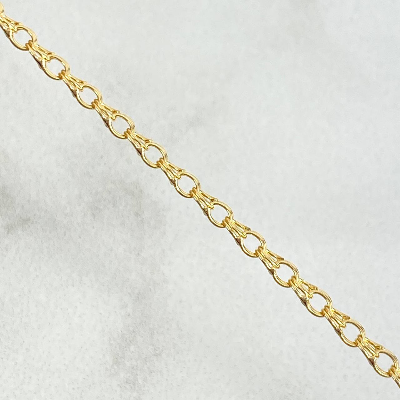 Pulso Aro Seguido 1.25gr / 13.5cm-14.5cm / 2mm Placa Rectangular Bordeada Punteada Oro Amarillo