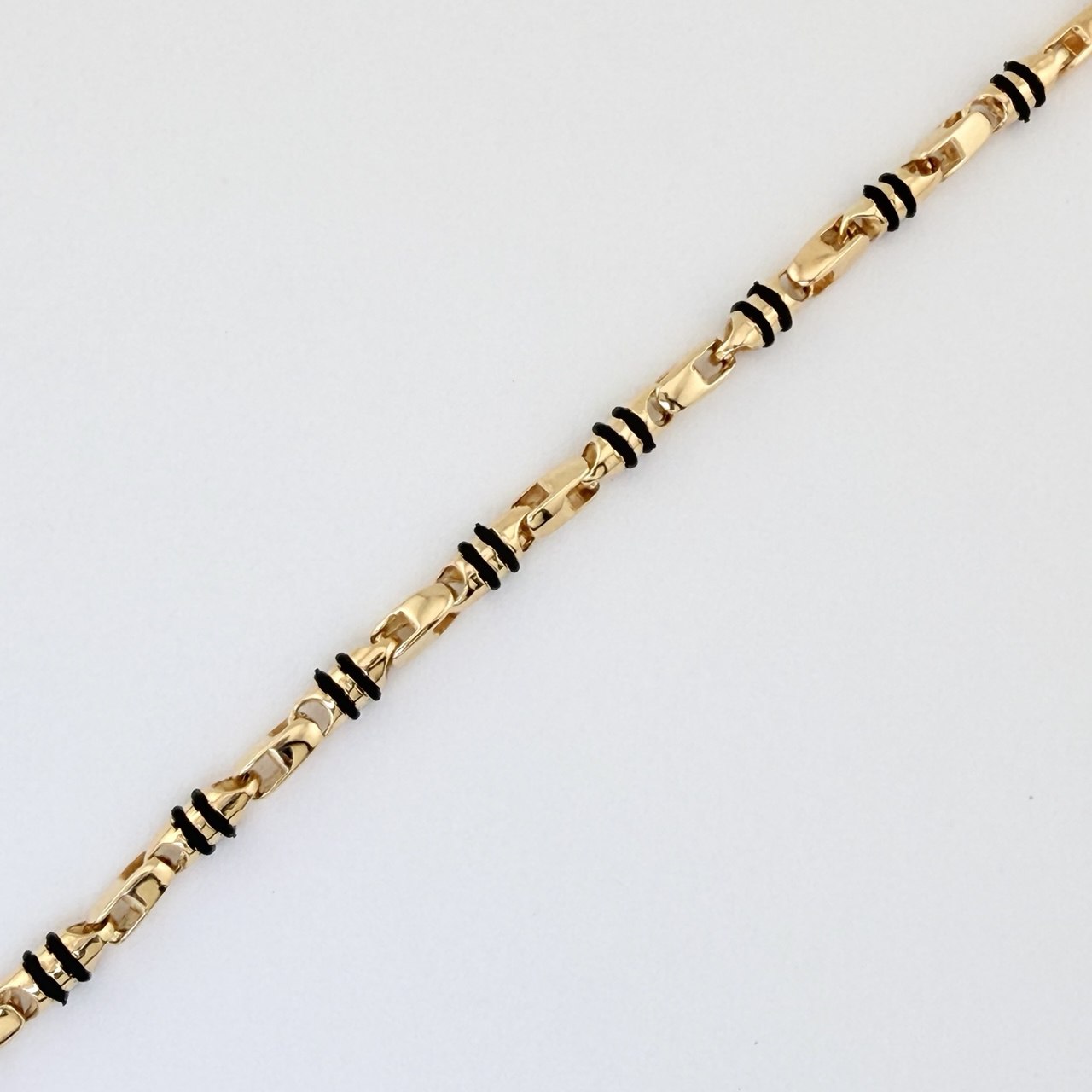 Pulso Rustico Barril 9.55gr / 17.8cm / 3.68mm Oro Amarillo 18K $