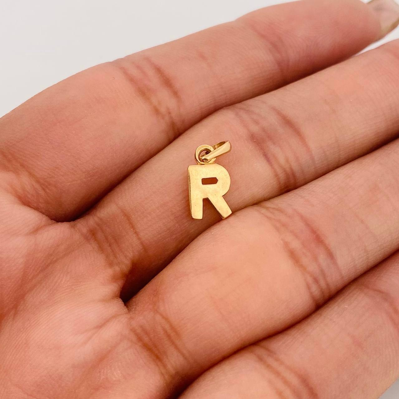 Dije Letra R 0.6g / 1.5cm Oro Amarillo 18K