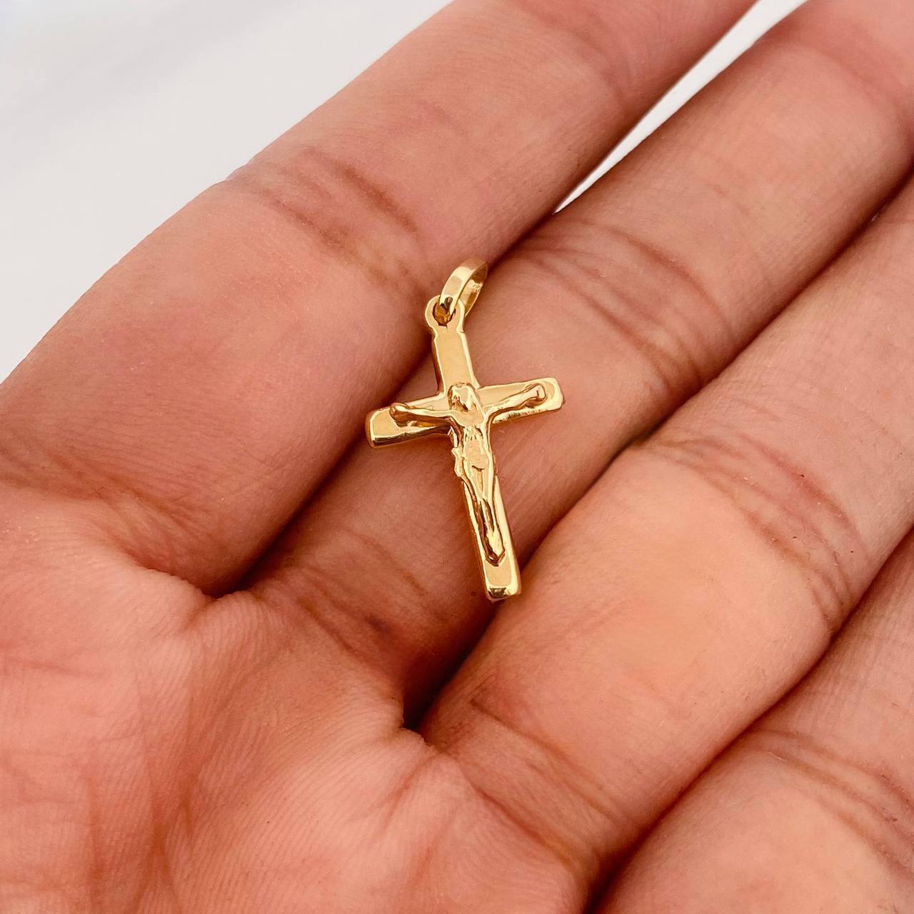 Dije Cruz Cristo 1.3g / 2.5cm Oro Amarillo 18K