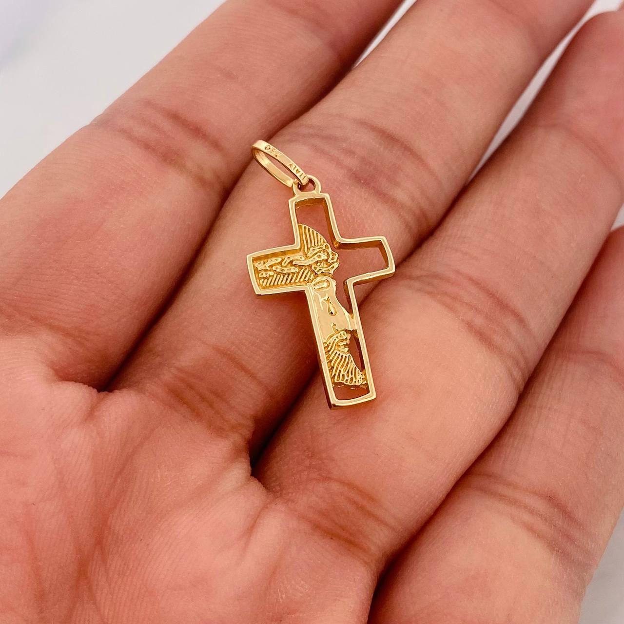 Dije Silueta Cruz Rostro Cristo 1.55g / 2.7cm Oro Amarillo 18K