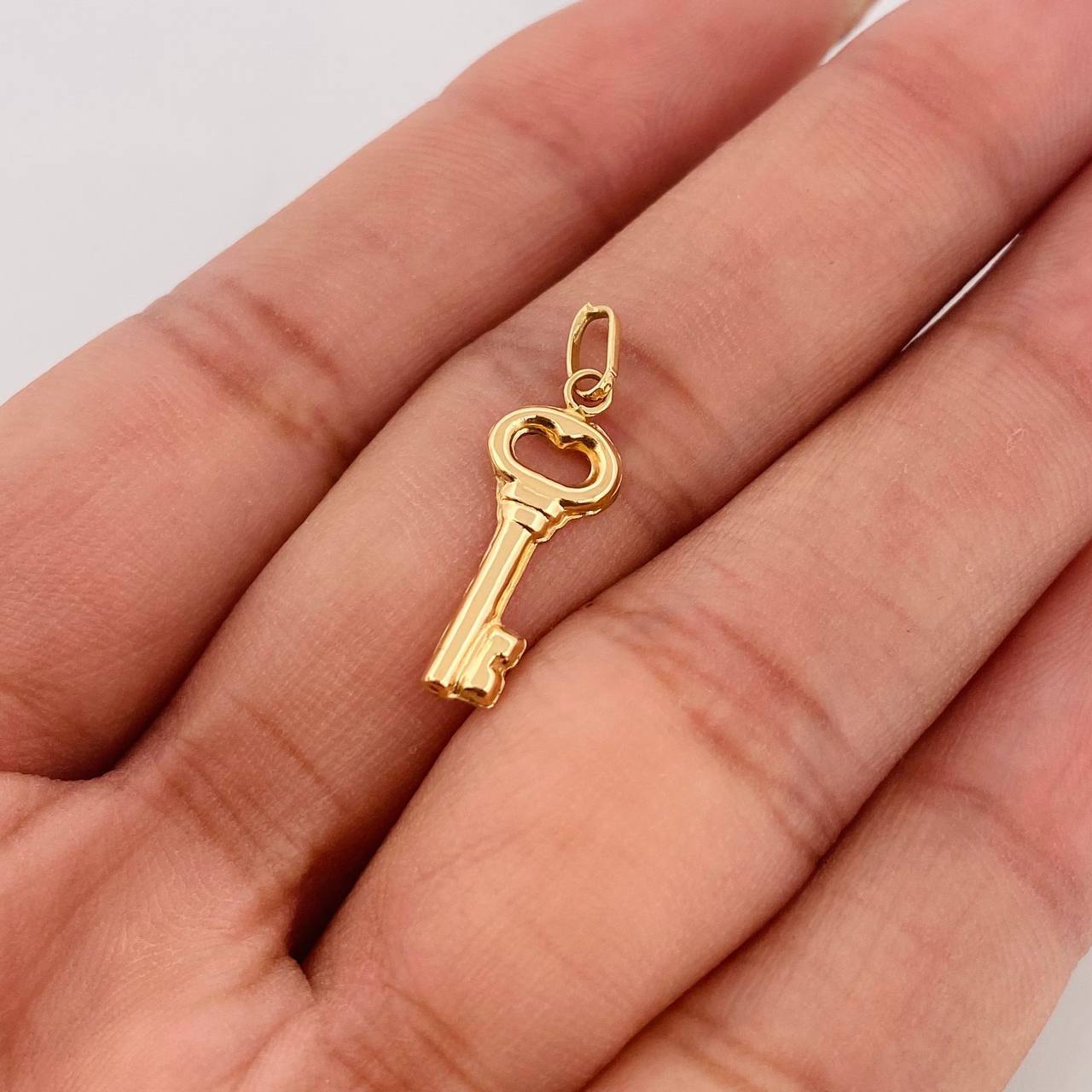 Dije Llave 0.5g / 2.4cm Oro Amarillo 18K