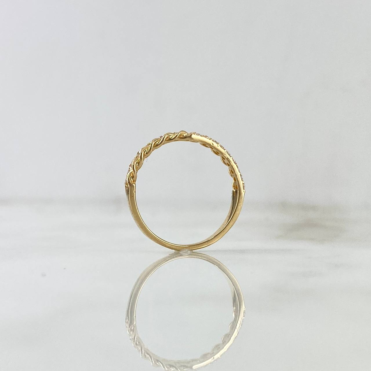 Anillo Trenzado Tupido 1.85gr / T6 1/2 / Circones Blancos Oro Amarillo