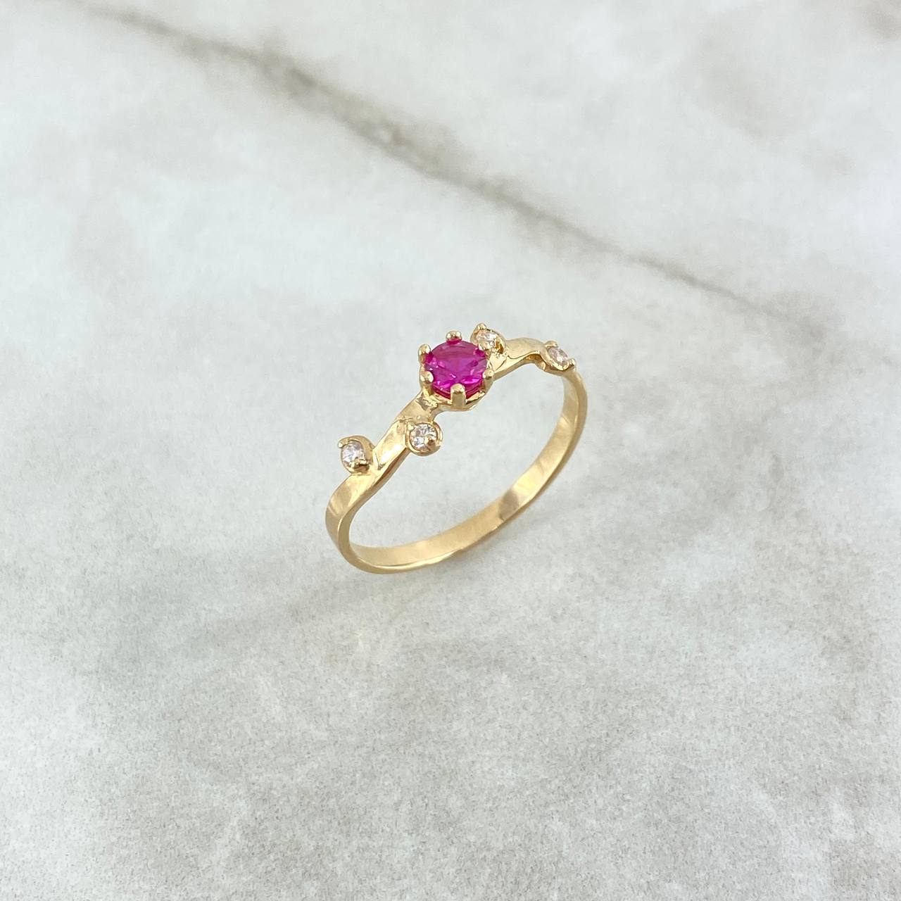 Anillo Ramificado 1.5gr / T5 3/4 / Circones Blancos-Fucsia Oro Amarillo