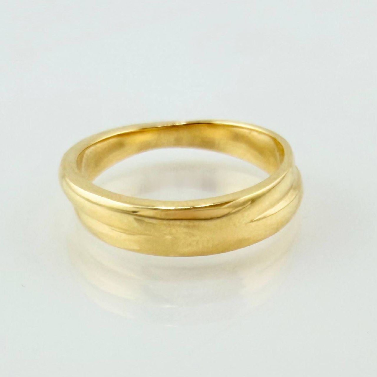 Anillo Argolla Bulto Central 5.85gr / T8 1/4 / Oro Amarillo 18K ©