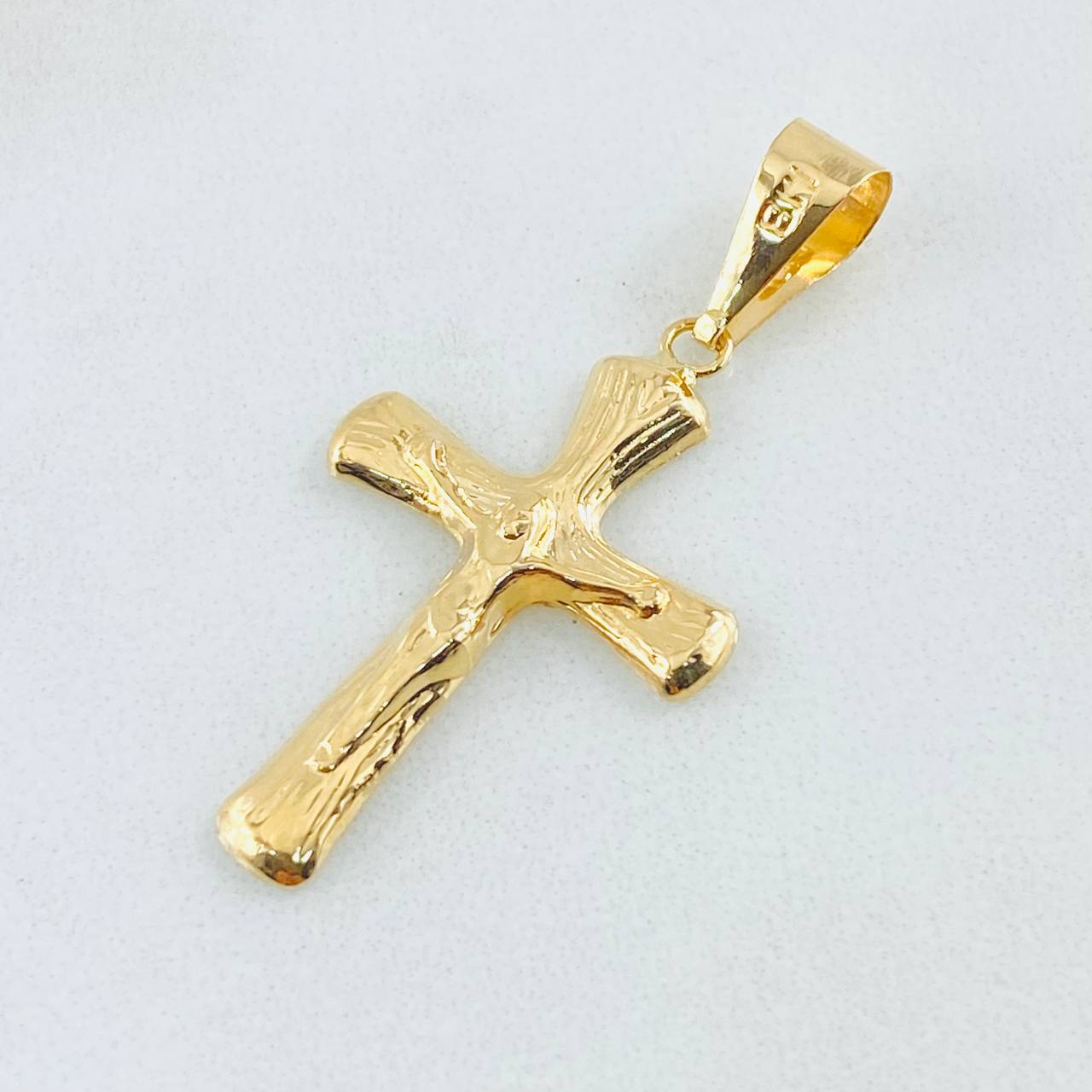 Dije Crúz Cristo Puntas Ovaladas 1.1gr / 3.7cm / Oro Amarillo 18K