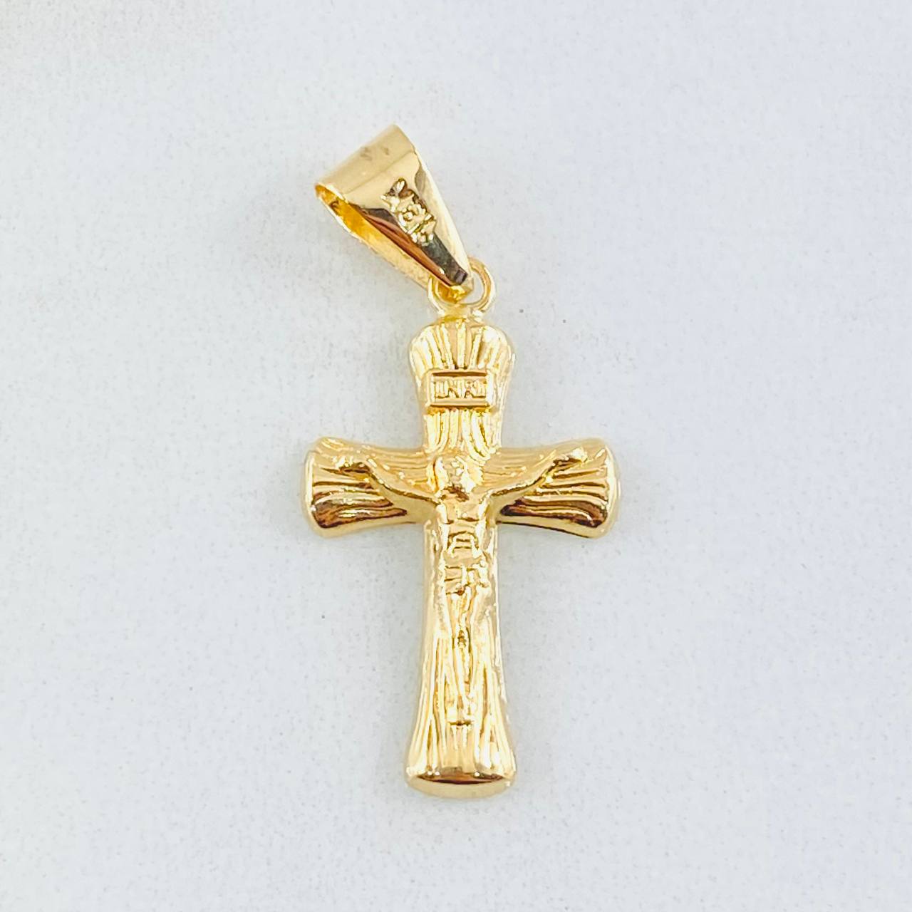 Dije Crúz Cristo Puntas Ovaladas 0.8gr / 3cm / Oro Amarillo 18K