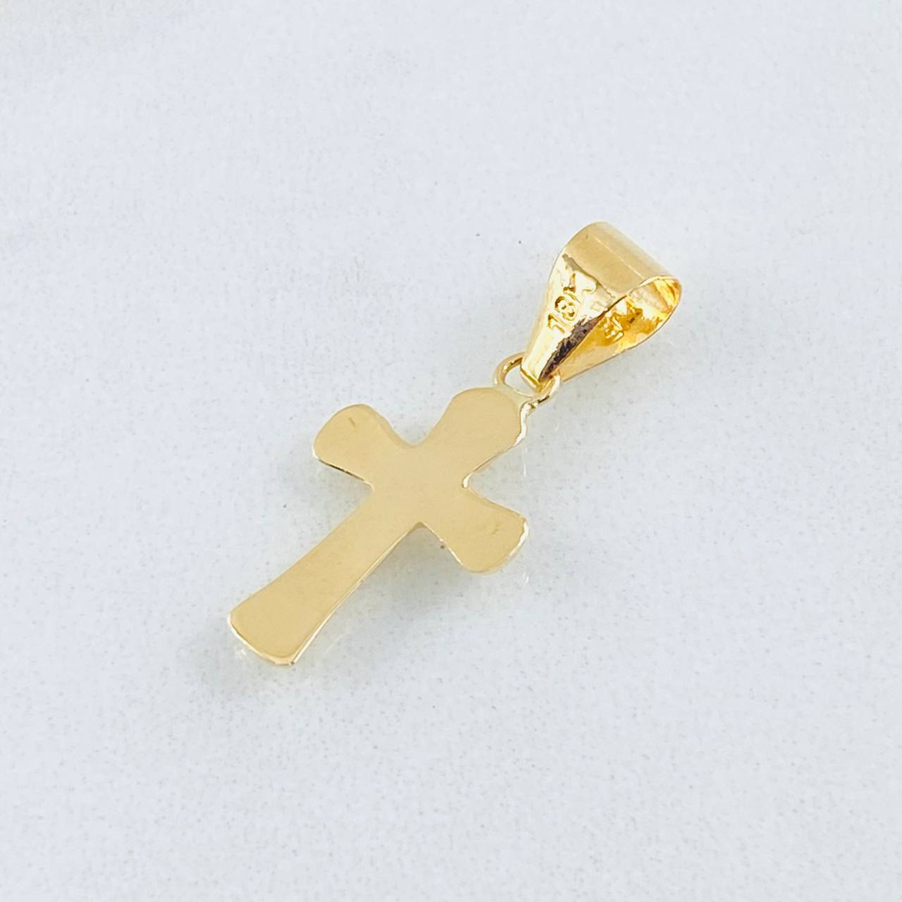 Dije Crúz Cristo Puntas Ovaladas 0.6gr / 2.5cm / Oro Amarillo 18K