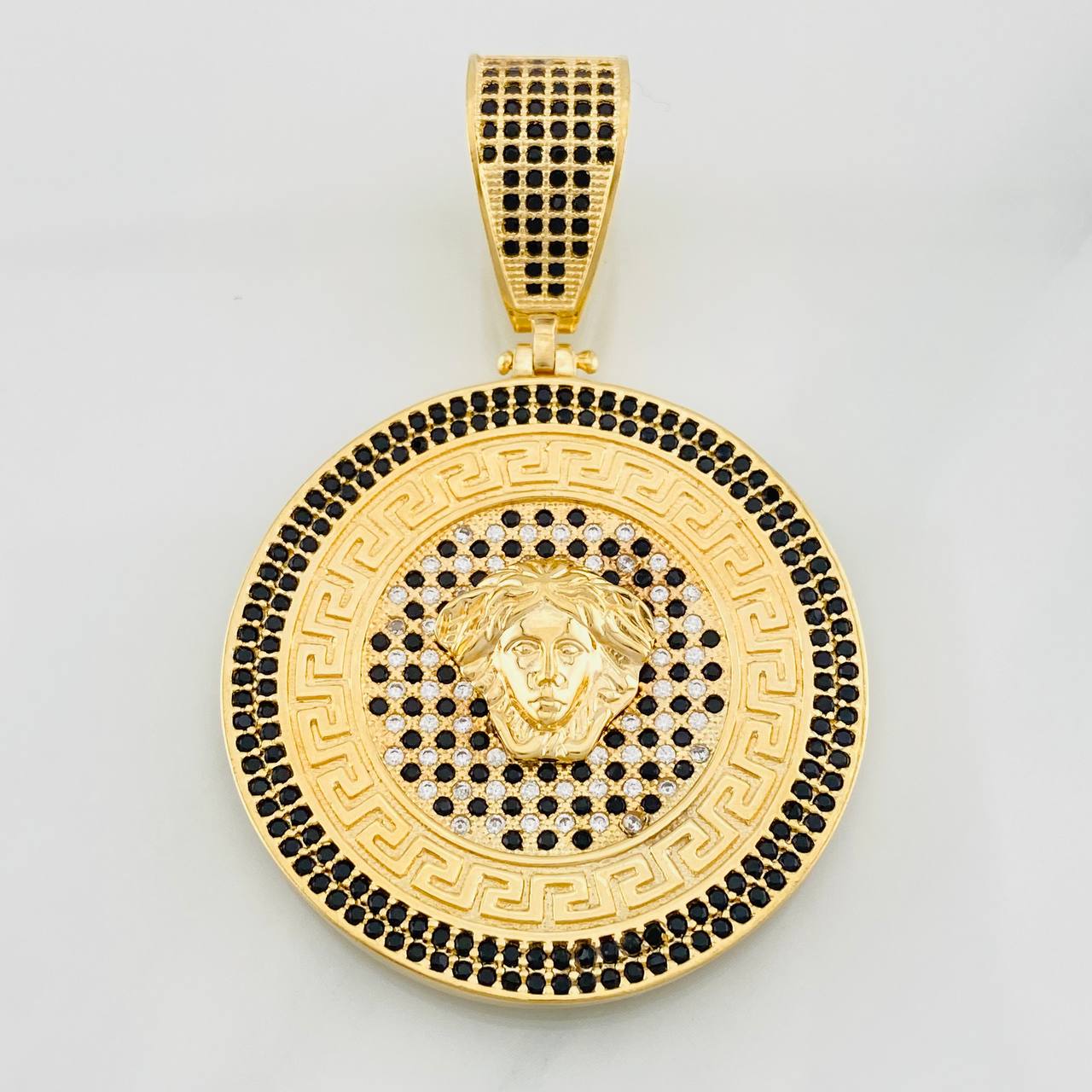 Dije Medusa 24.9g / 6.3cm Oro Amarillo 18K