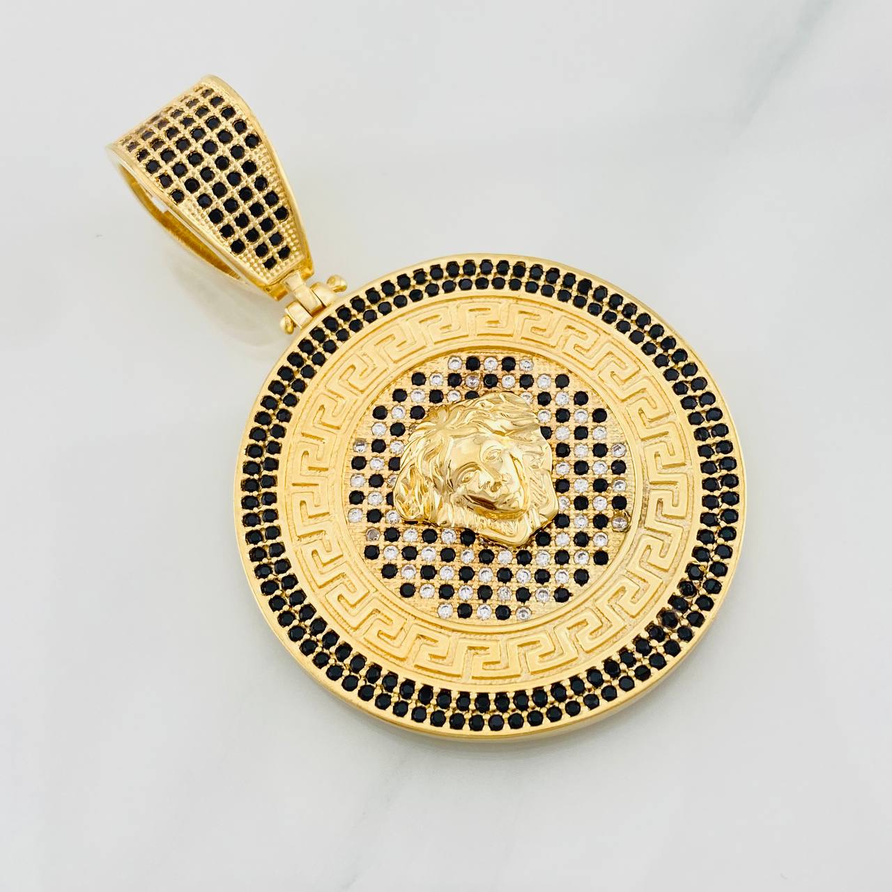 Dije Medusa 24.9g / 6.3cm Oro Amarillo 18K