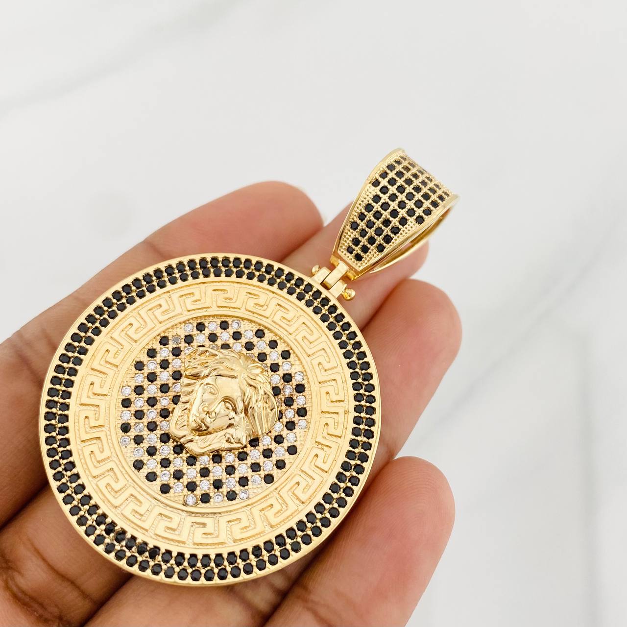 Dije Medusa 24.9g / 6.3cm Oro Amarillo 18K
