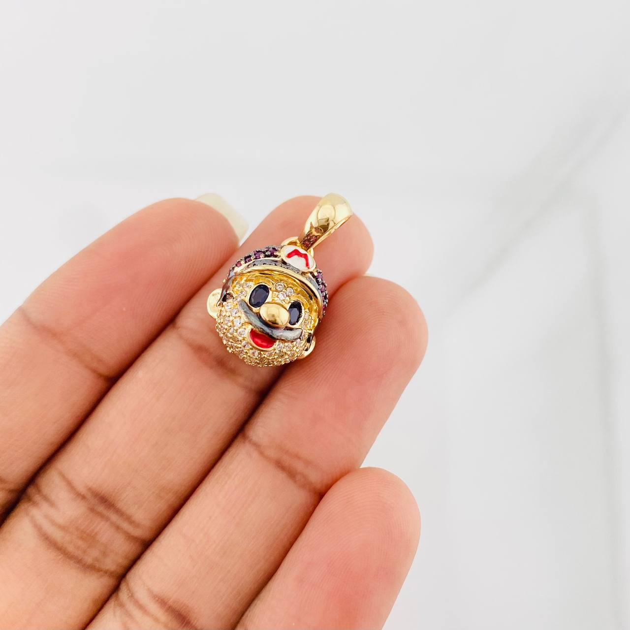 Dije Mario 4.7g / 2.3cm Dos Oros Negro Amarillo 18K