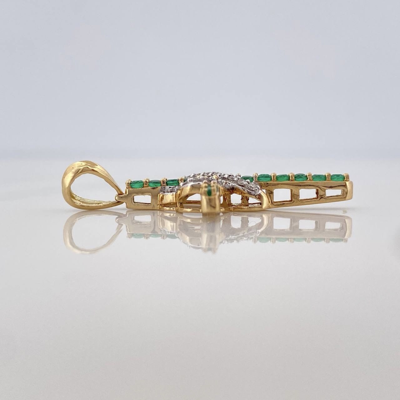 Dije Cruz Corazon Esmeraldas 1,20Qts Diamantes 50Pts 3 g / 3.5 cm Dos Oros Amarillo Blanco 18K