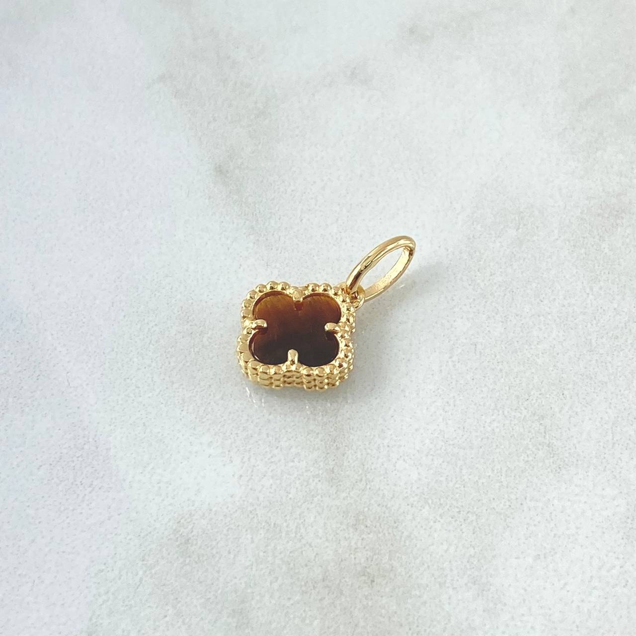 Dije Trebol VCyA 1.35gr / 1.7cm / Cuarzo Marron Punteado Oro Amarillo Nac.Esp. 18K