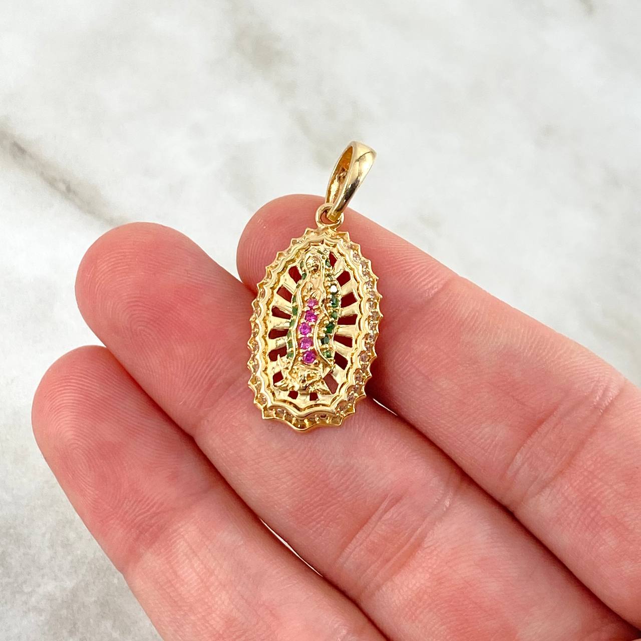 Dije Virgen de Guadalupe 4.95gr / 3.4cm / Circones Blancos-Verdes-Fucsias Oro Amarillo