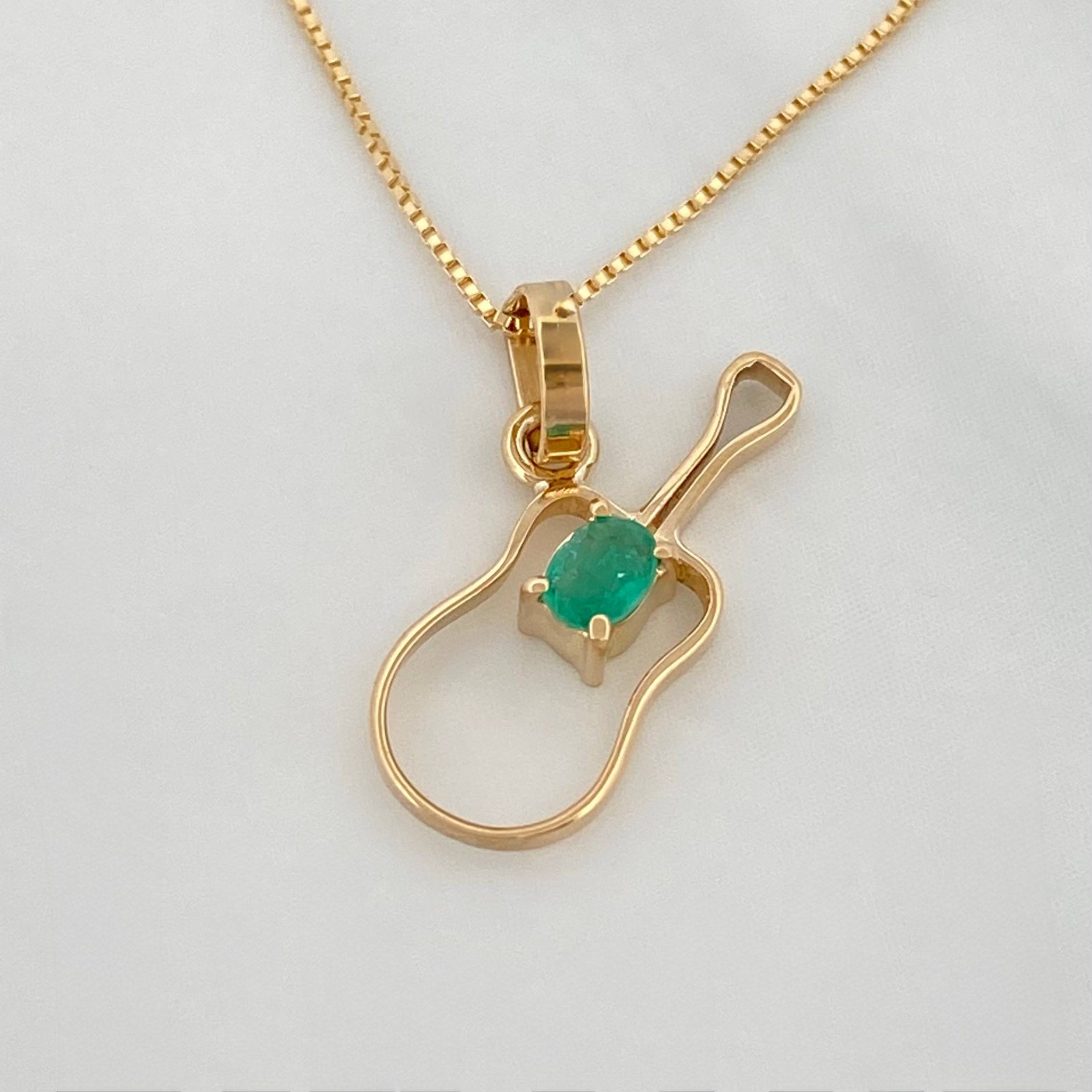 Set Cadena Veneciana + Dije Violin esmeralda 0.7 pts / 1.35g / 40cm Oro Amarillo 18K
