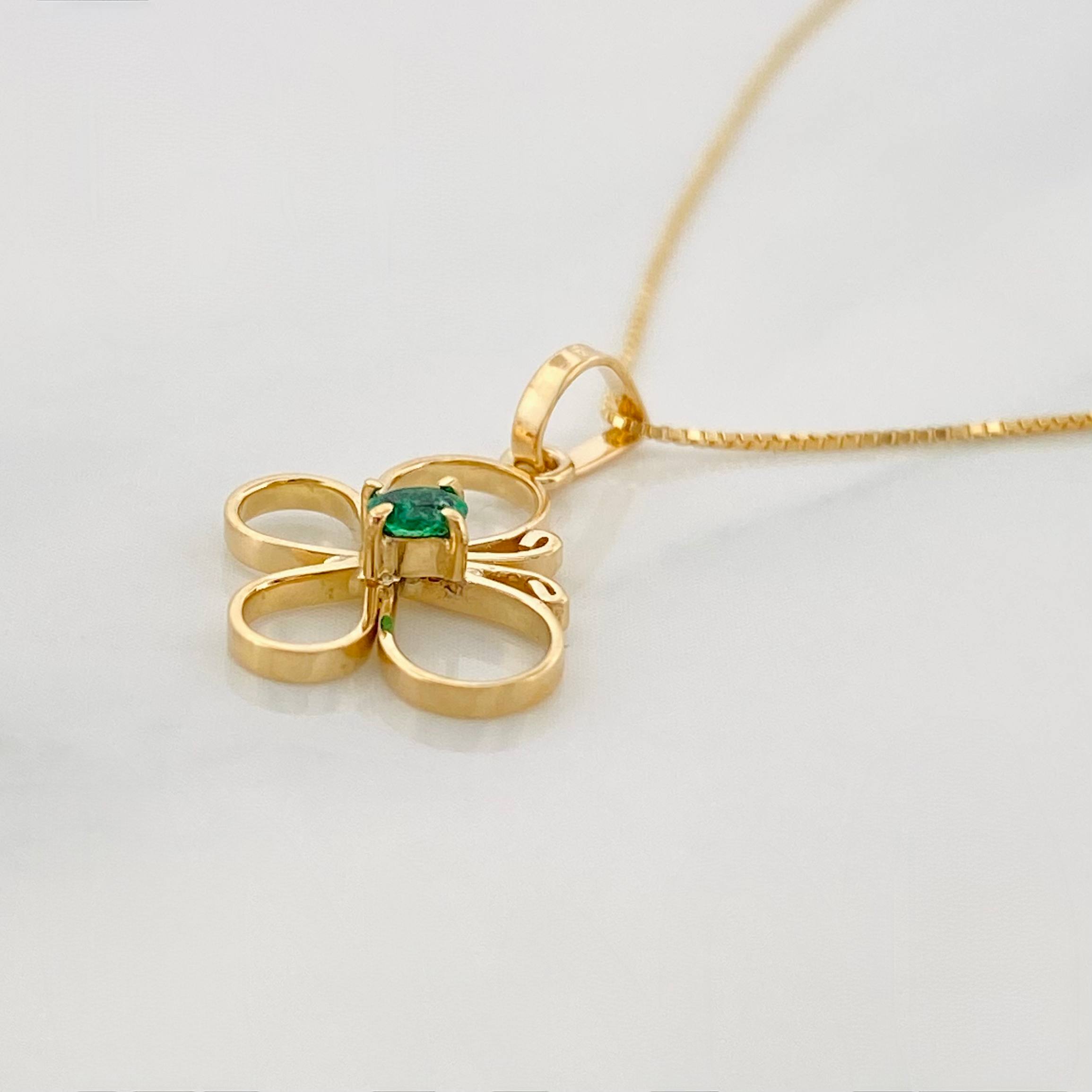 Set Cadena Veneciana + Dije Mariposa esmeralda 0.2 pts / 1.55g / 40cm Oro Amarillo 18K