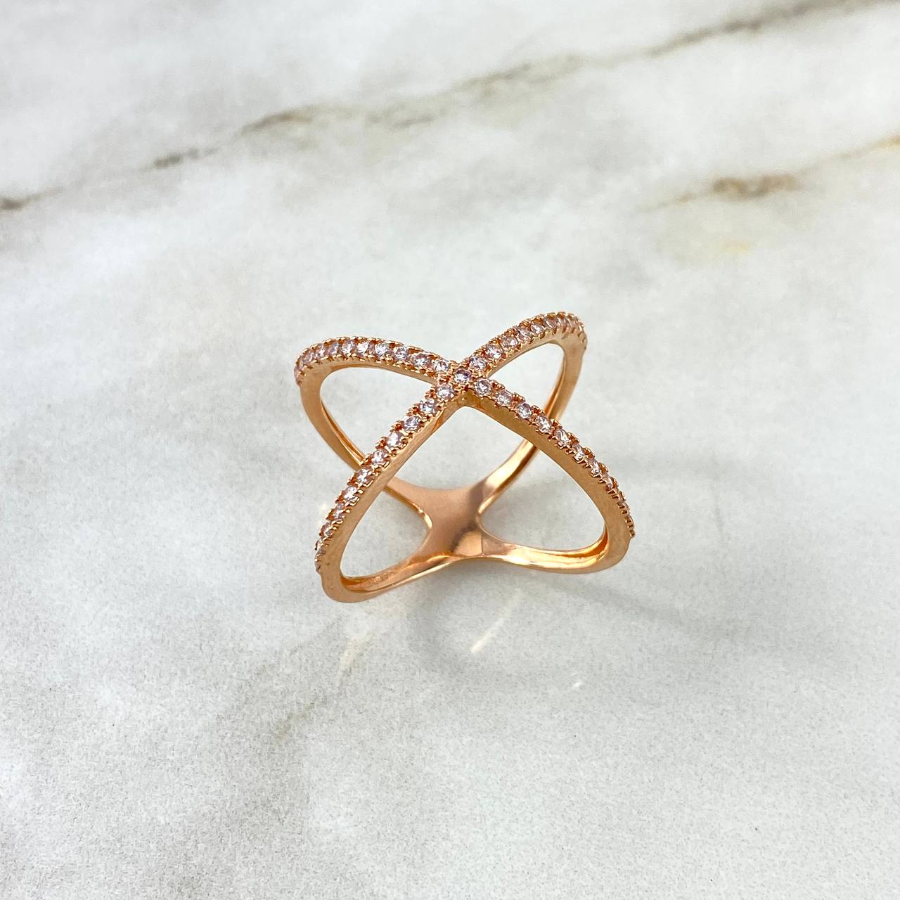 Anillo X 3.65gr / T7 1/4 / Circones Blancos Oro Rosa ©