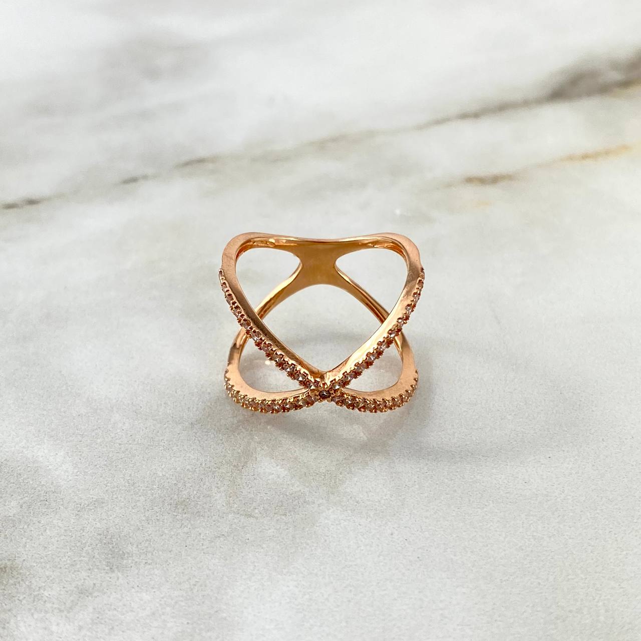 Anillo X 3.65gr / T7 1/4 / Circones Blancos Oro Rosa ©