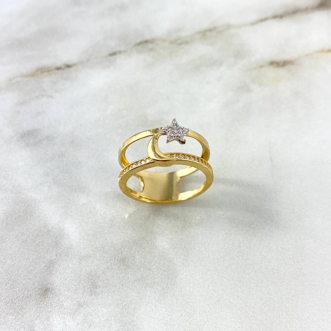 Anillo Luna Estrella 4.55gr / T8 1/4 / Circones Blancos Oro Amarillo ©