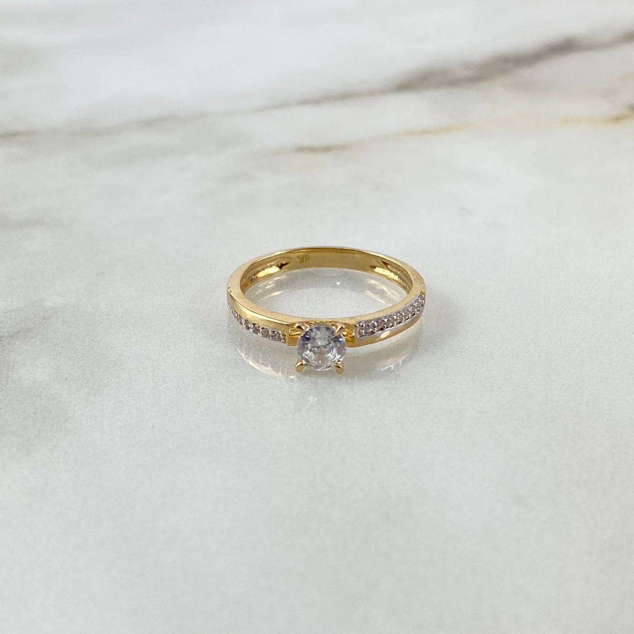 Anillo Solitario Linea 2.35gr / T6 1/2 / Circones Blancos Oro Amarillo ©