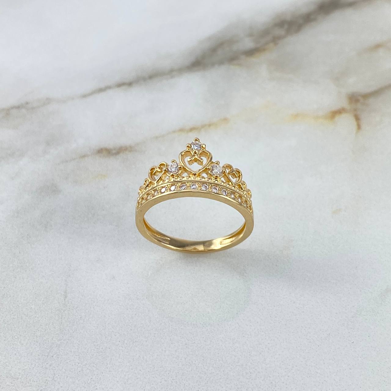 Anillo Corona Corazones 15s 3.2gr / T6 1/4 / Circones Blancos Oro Amarillo ©