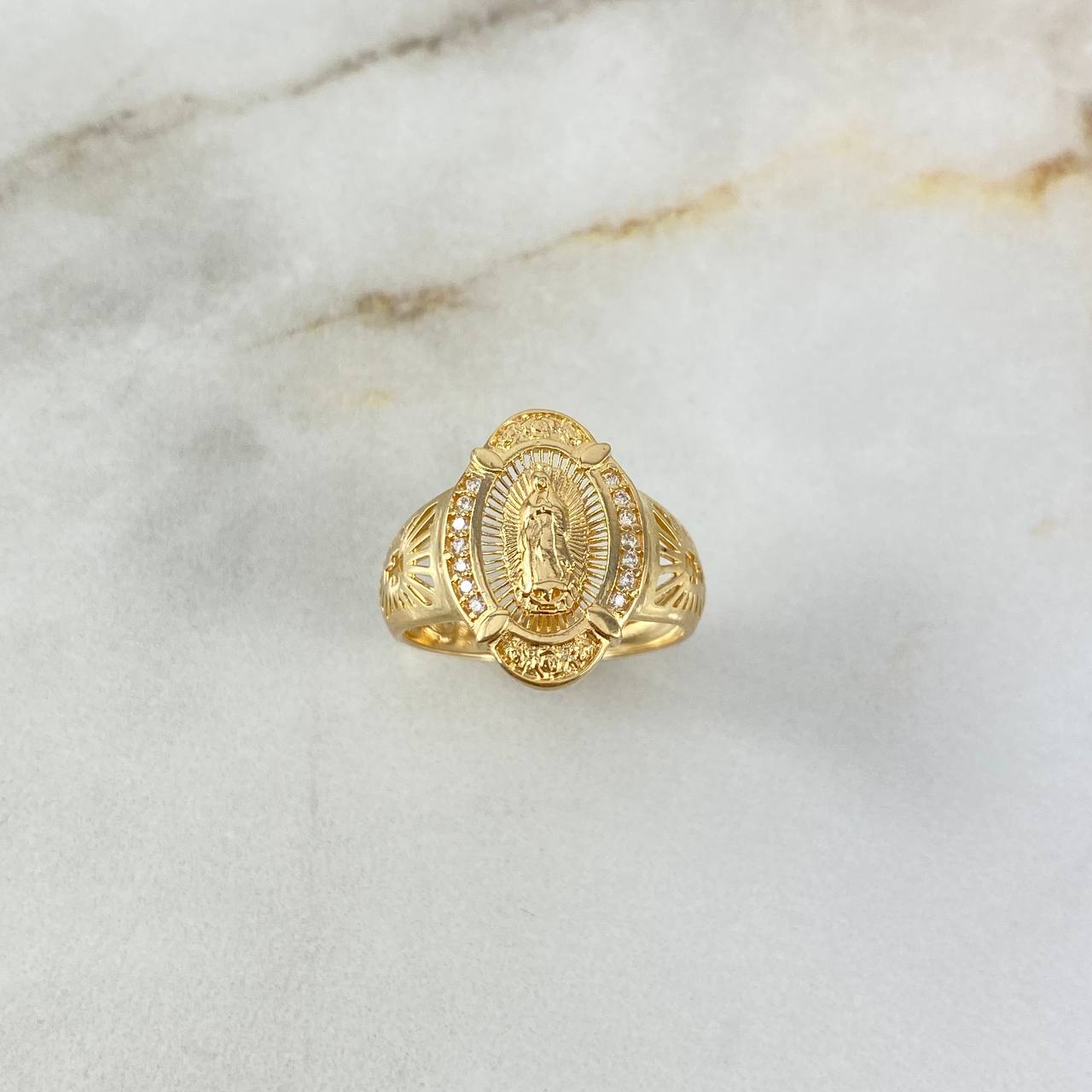 Anillo Virgen de Guadalupe 3.45gr / T6 / Circones Blancos Oro Amarillo ©
