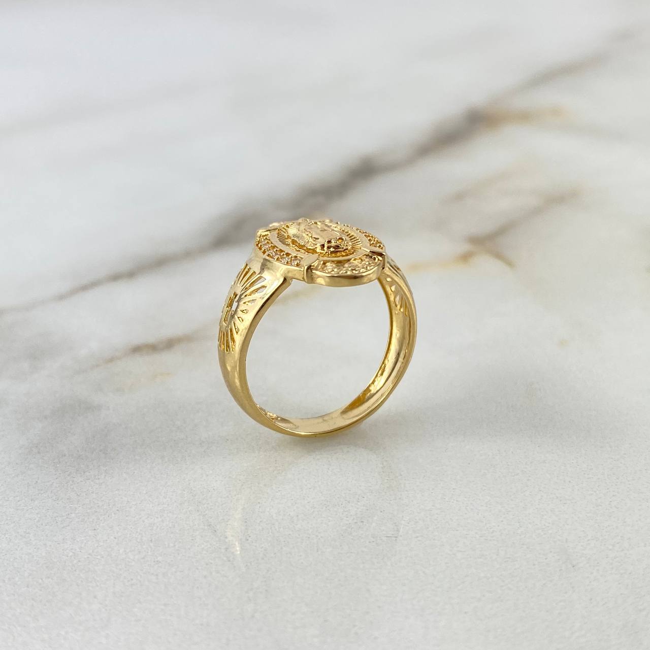 Anillo Virgen de Guadalupe 3.45gr / T6 / Circones Blancos Oro Amarillo ©