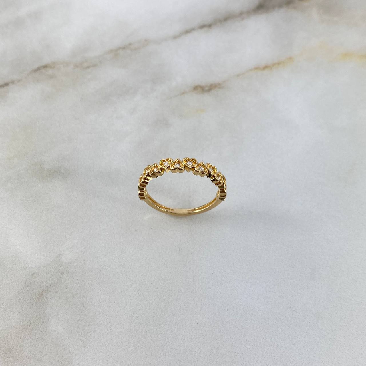 Anillo Linea Corazones 1.75gr / T4 3/4 / Circones Blancos Oro Amarillo ©