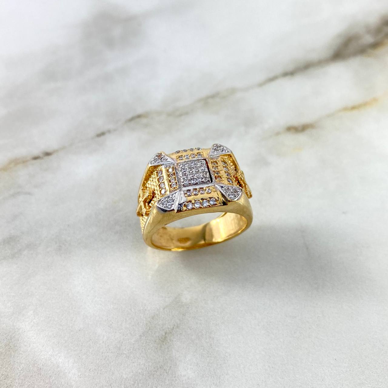 Anillo Cuadrado Cruz 11.5gr / T8 3/4 / Circones Blancos Dos Oros Amarillo Blanco ©