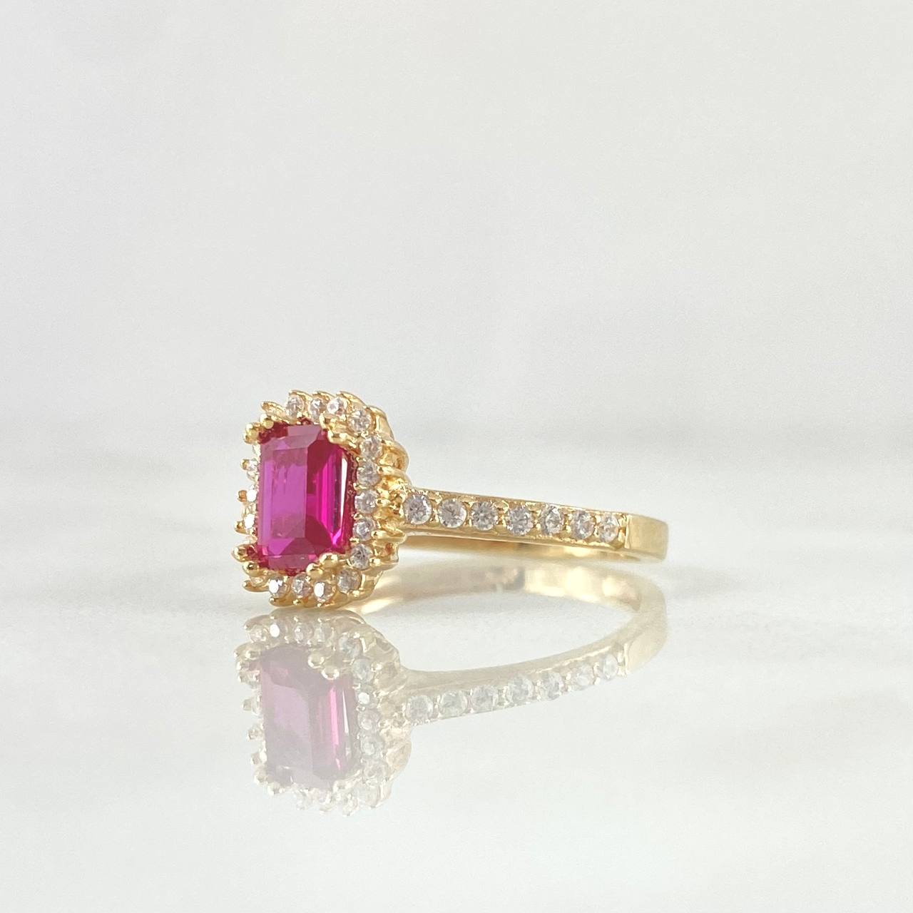 Anillo Solitario Halo Rectangular 2.5gr / T6 1/4 / Circones Blancos Fucsia Oro Amarillo 18K