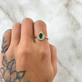Anillo Solitario Halo Gota 2.35gr / T7 3/4 / Circones Blancos Verde Oro Amarillo 18K