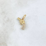 Dije Revolver Texturizado 1.05gr / 2cm / Circones Blancos Oro Amarillo 18K