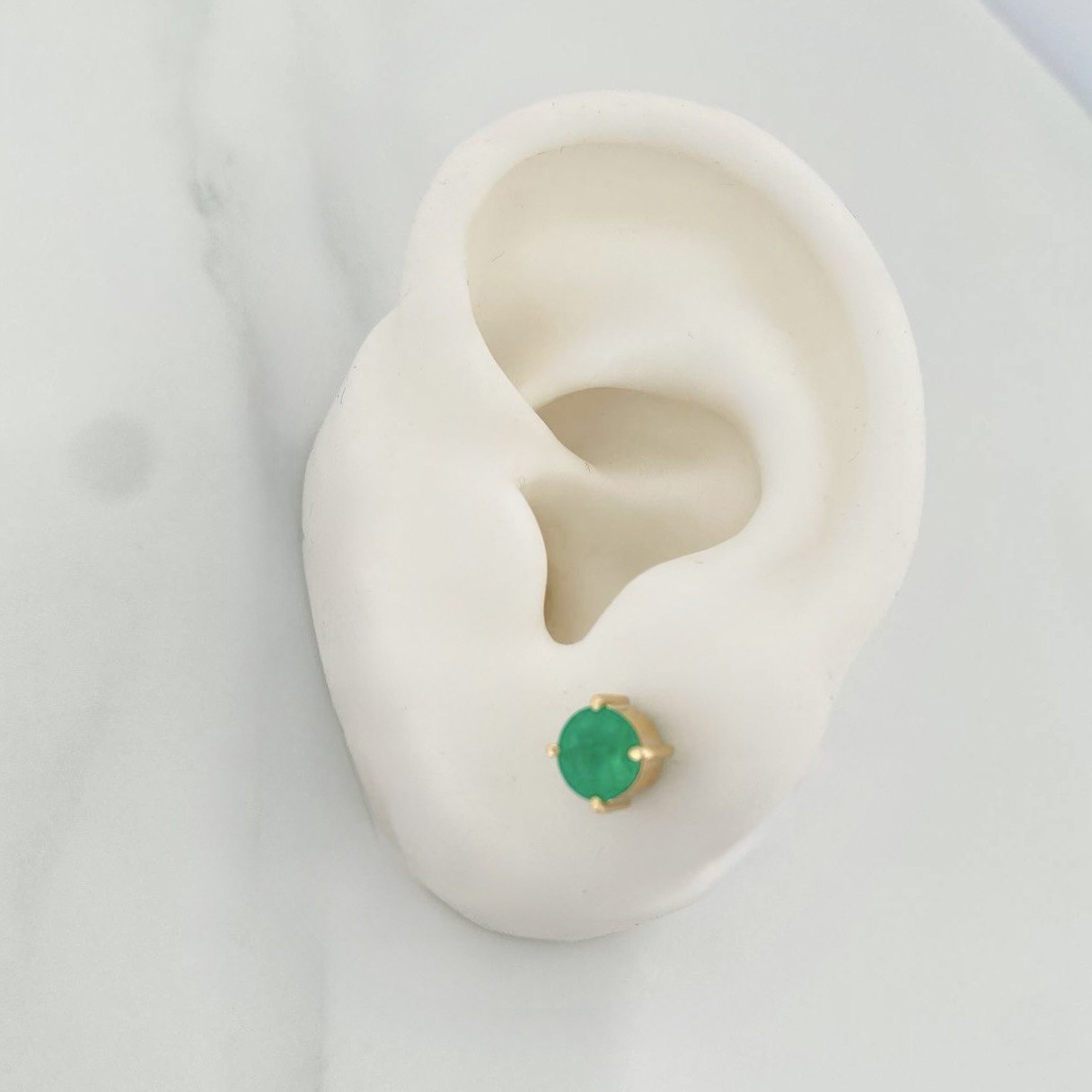Topos Cuatro Garras Esmeraldas 155Qts 1.6 g / 6 mm Oro Amarillo 18K