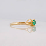 Anillo Beso esmeralda 0.13 pts Esmeralda 1pts 1.15g / T7 Oro Amarillo 18K