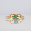 Anillo Beso esmeralda 0.13 pts Esmeralda 1pts 1.15g / T7 Oro Amarillo 18K
