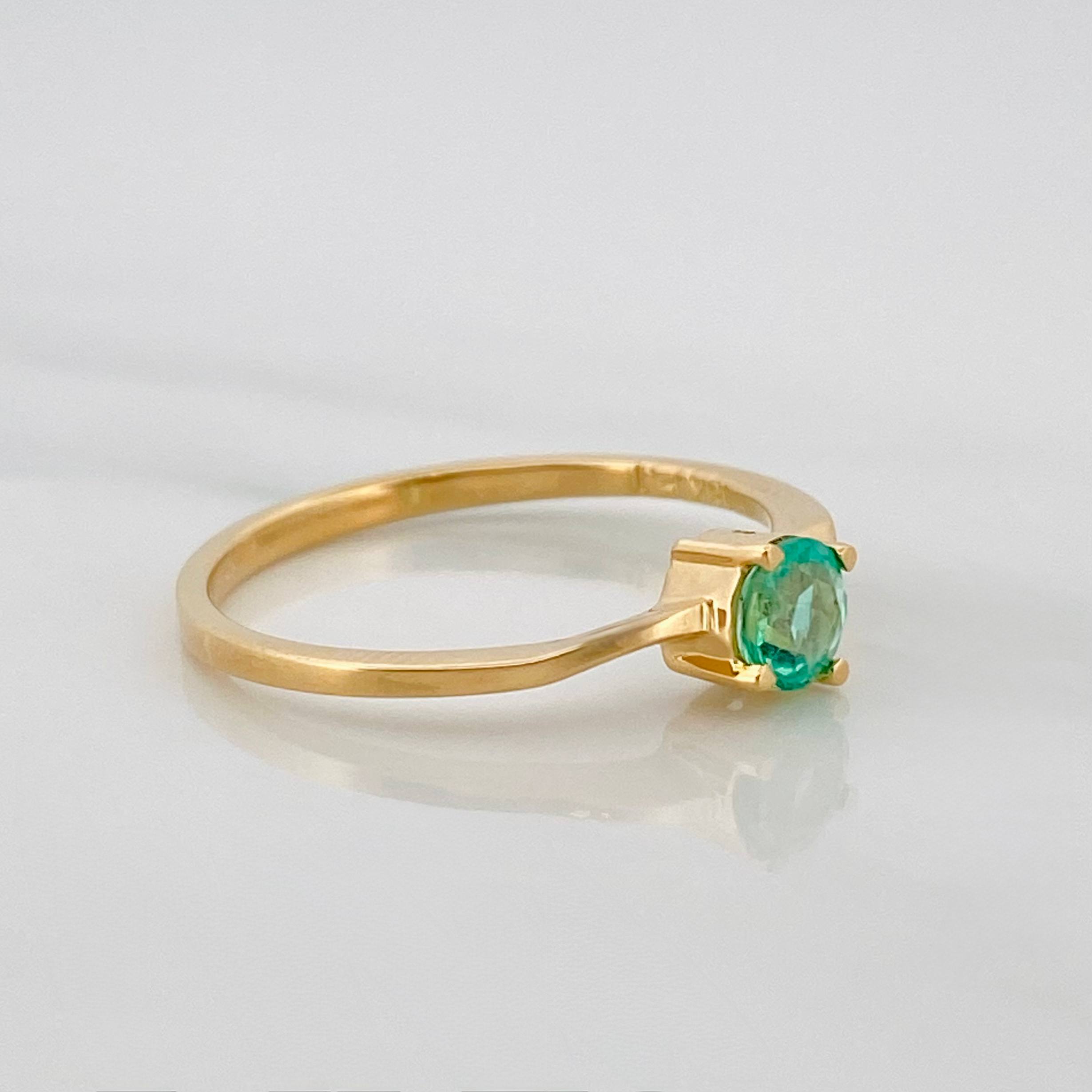 Anillo Solitario esmeralda 0.30 pts Esmeralda 1pts 1.75g / T7 Oro Amarillo 18K