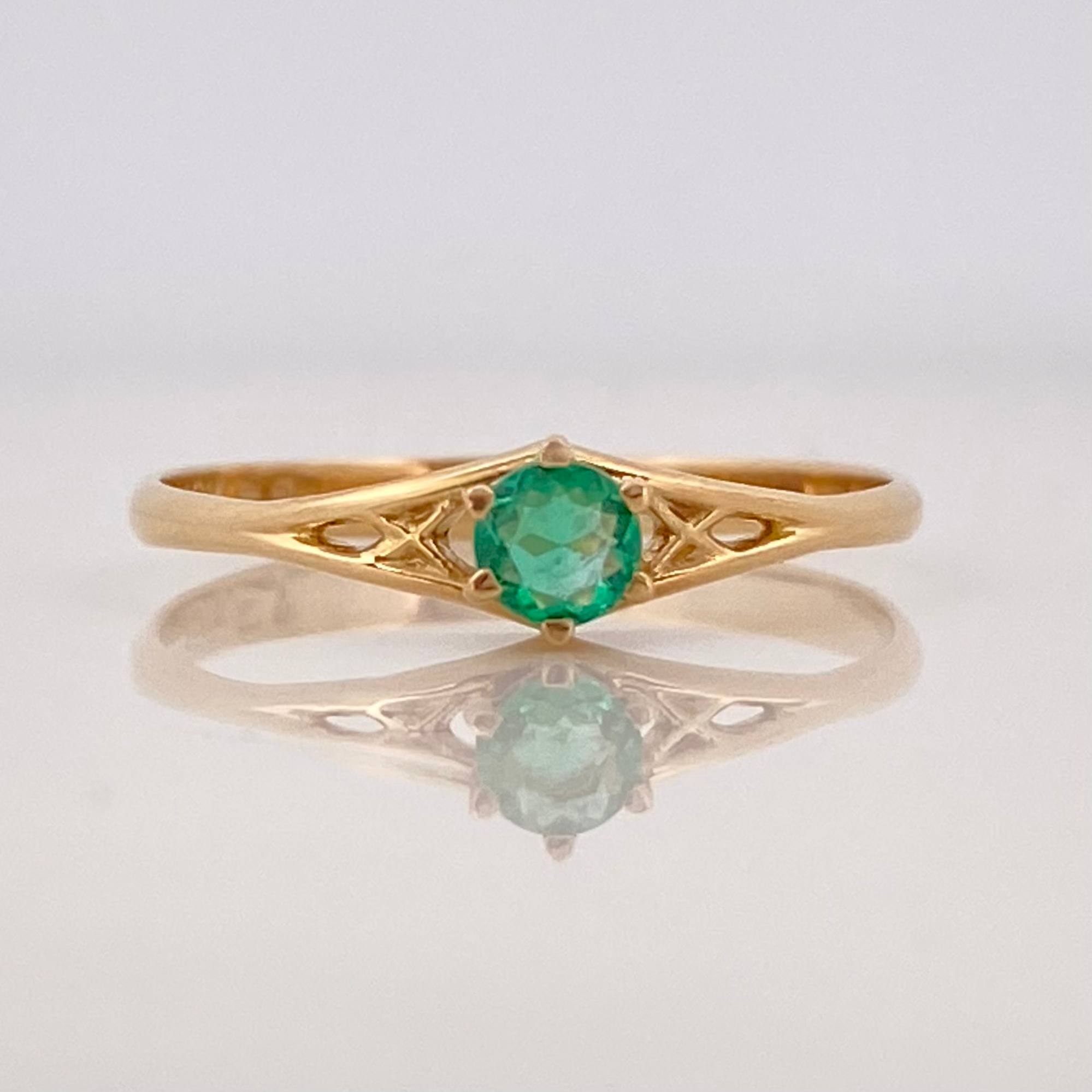 Anillo solitario esmeralda 0.17 pts Esmeralda 1pts 1.5g / T7 Oro Amarillo 18K