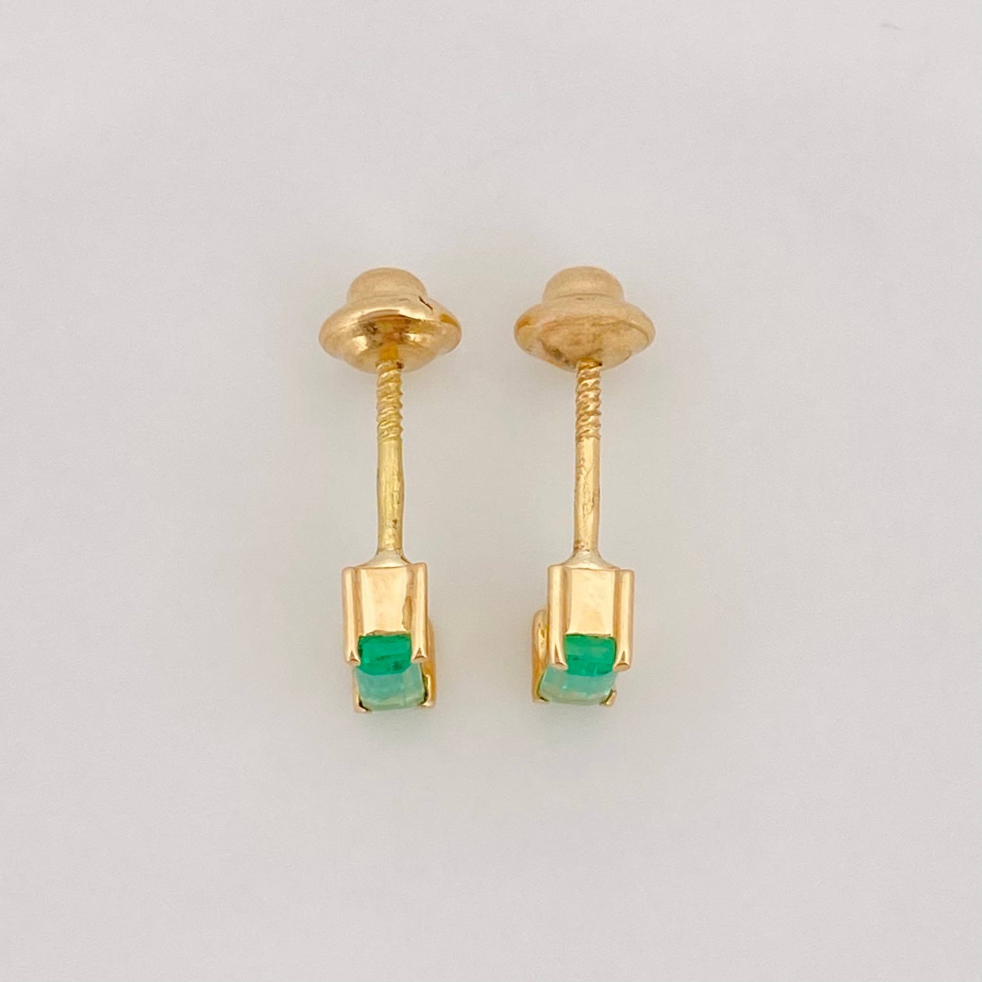 Topos Rectangular esmeralda 0.42 pts Esmeralda 1pts 0.9g / 2.78mm Oro Amarillo 18K