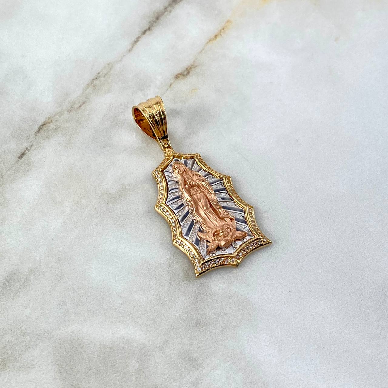Dije Virgen de Guadalupe 9.6gr / 5cm / Circones Blancos Tres Oros ©