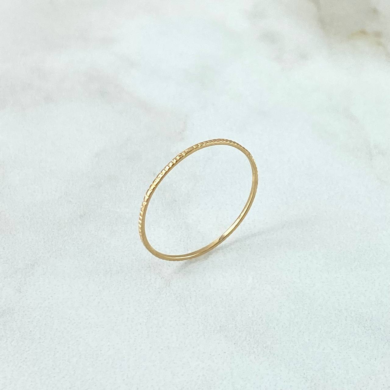 Anillo Rayado 0.4gr / T6 3/4 / Oro Amarillo *