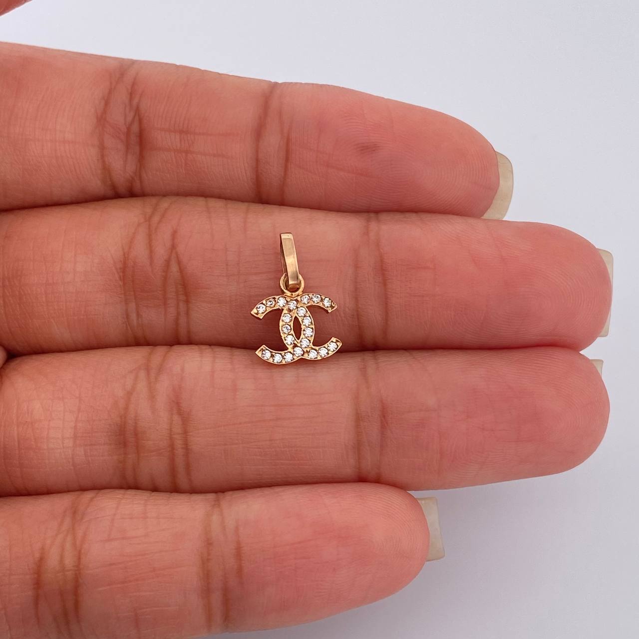 Dije Ola Cruzada 0.5gr / 1.3cm / Circones Blancos Oro Rosa &