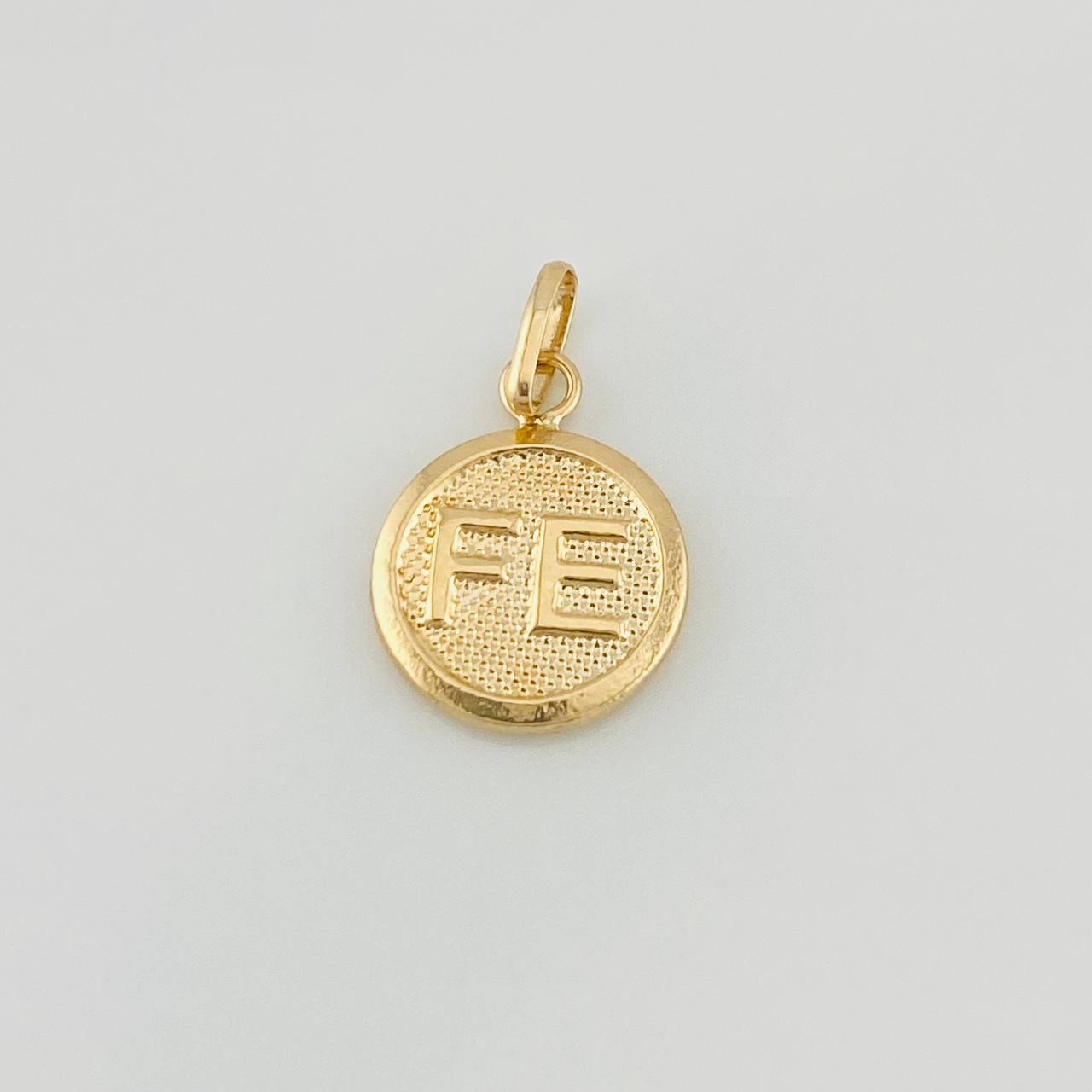 Dije Fe 0.7g / 2cm Oro Amarillo 18K