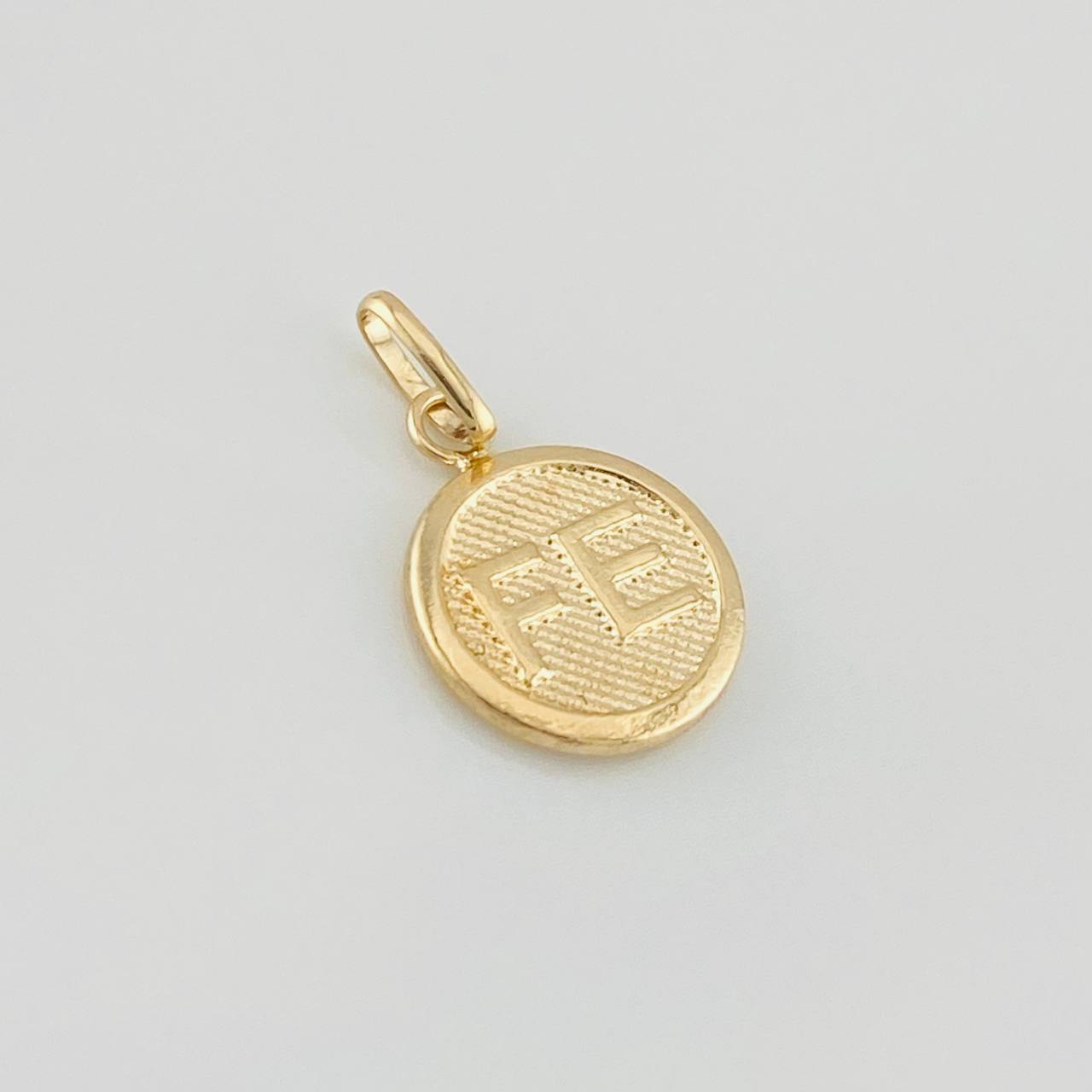 Dije Fe 0.7g / 2cm Oro Amarillo 18K